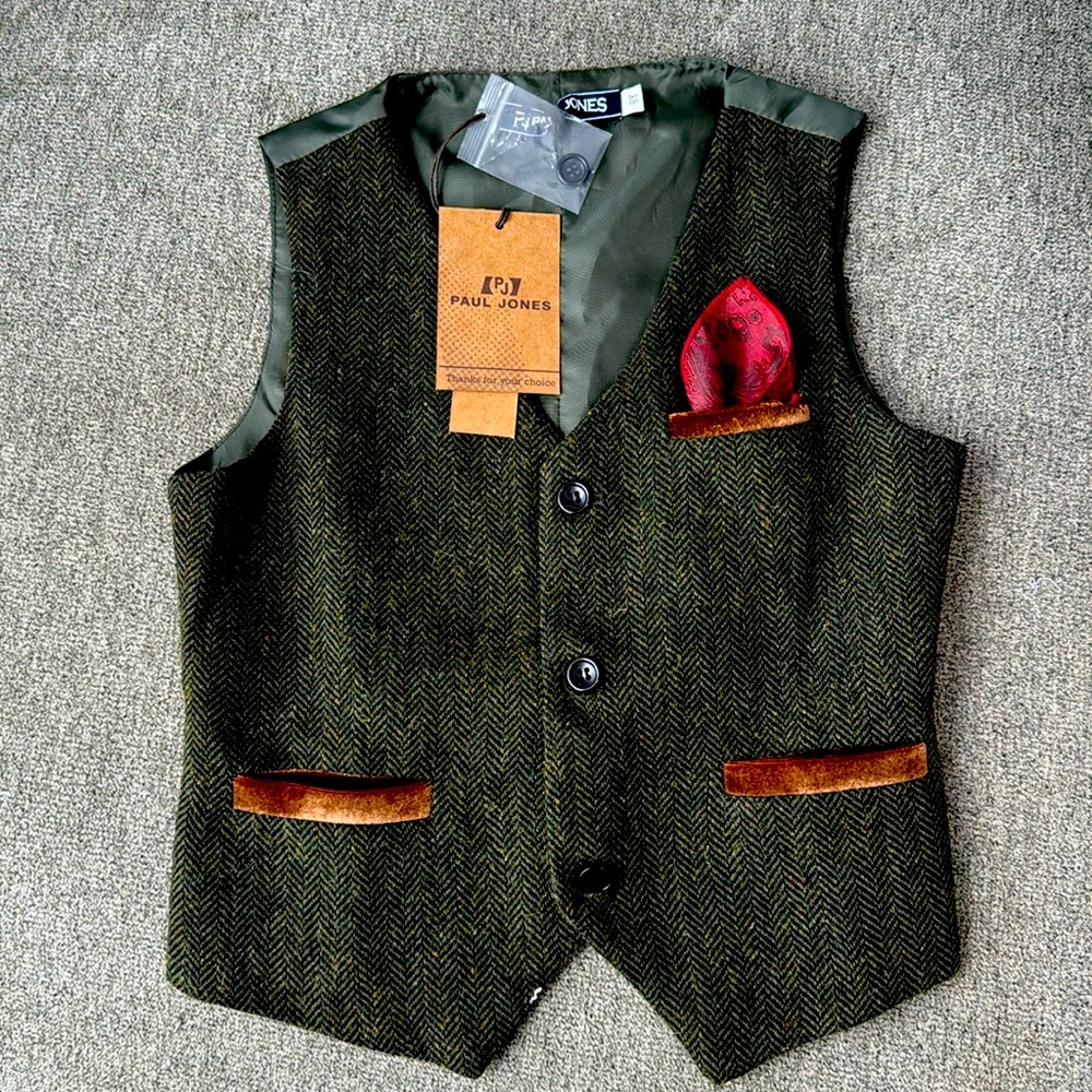 Boys vest olive green size 8